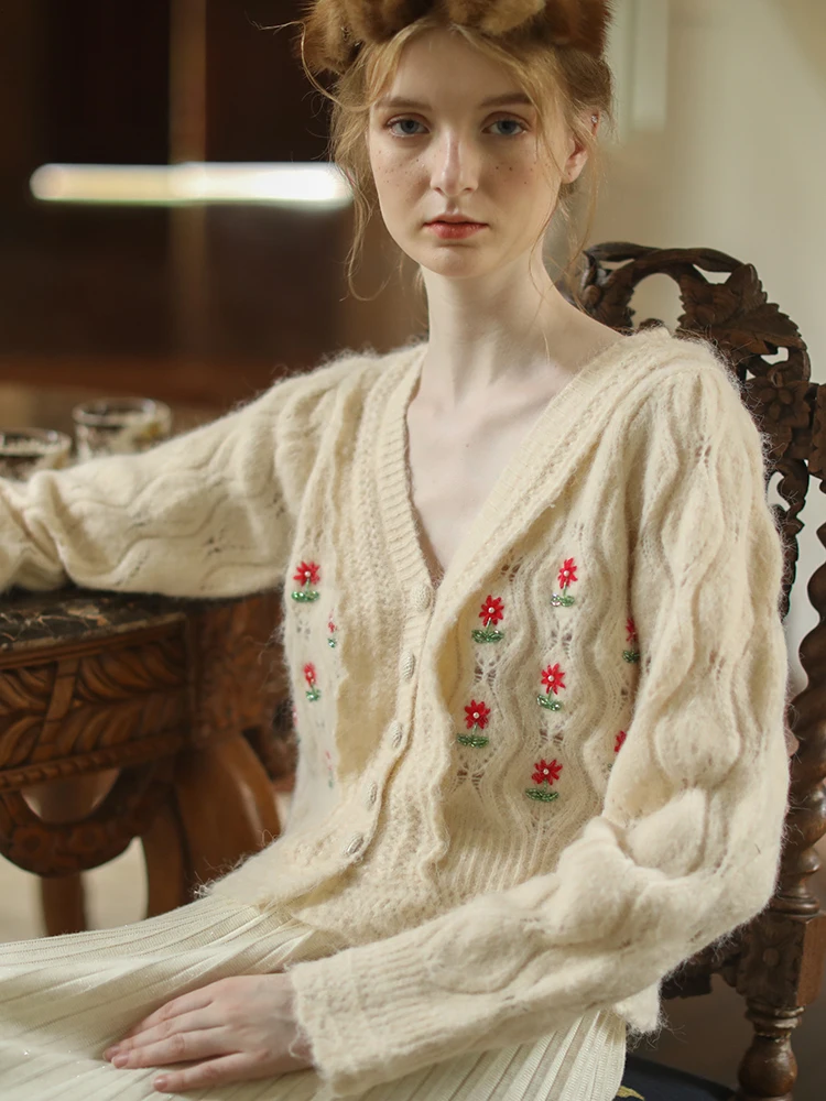 LYNETTE'S CHINOISERIE Spring Autumn Women French Vintage Fairy Beading Embroidery Mori Girls Soft Woolen V-neck Short Cardigan
LYNETTE'S CHINOISERIE Spring Autumn Women French Vintage Fairy Beading Embroidery Mori Girls Soft Woolen V-neck Short Cardigan