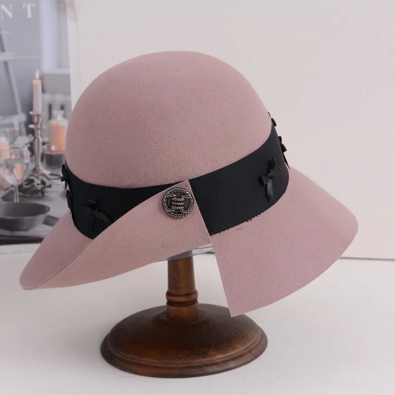 2021 New Winter Hats For Women Retro Wool Dome Fedora Wide Brim Bucket Hat Metal Buckle Curling Open Basin Hat Ladys Fedoras
2021 New Winter Hats For Women Retro Wool Dome Fedora Wide Brim Bucket Hat Metal Buckle Curling Open Basin Hat Ladys Fedoras