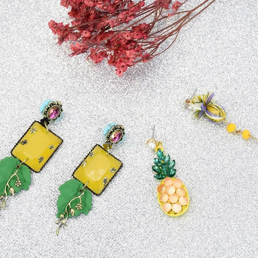 Hot sale Summer Fruit Pineapple Crystal Drop Dangle Earrings for Women Boho Rhinestone Statement Earring Fashion Jewelry Bijoux 
Hot sale Summer Fruit Pineapple Crystal Drop Dangle Earrings for Women Boho Rhinestone Statement Earring Fashion Jewelry Bijoux