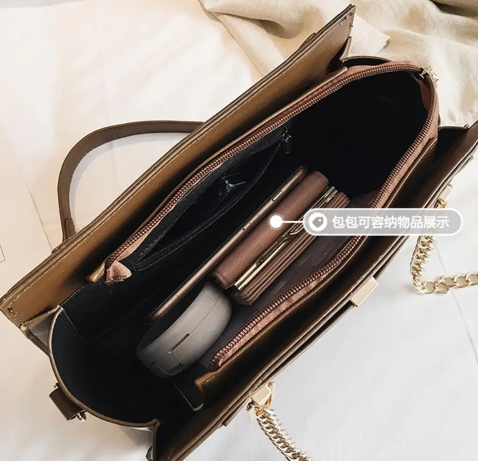 European style Retro Fashion Female Big bag 2020 New High quality Matte PU Leather Women bag Rivet Chain Shoulder Messenger bags
European style Retro Fashion Female Big bag 2020 New High quality Matte PU Leather Women bag Rivet Chain Shoulder Messenger bags