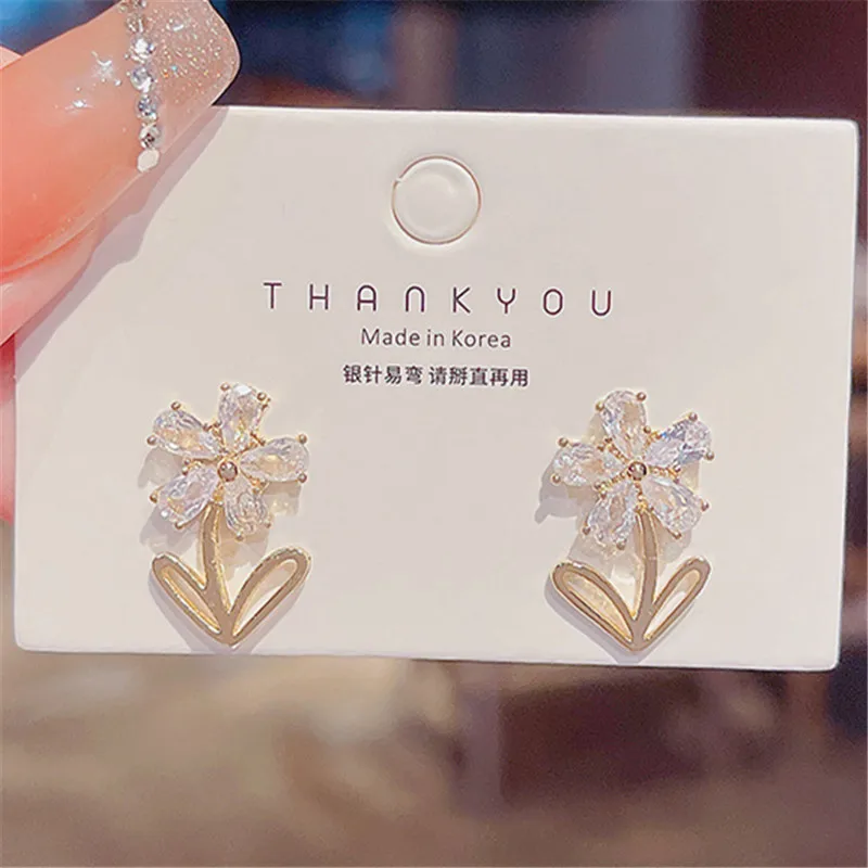 New Fashion Cute Flower Earrings Women's Elegant Sweet Romantic Korean Girl Fashion Birthday Earrings Jewelry Gift
New Fashion Cute Flower Earrings Women's Elegant Sweet Romantic Korean Girl Fashion Birthday Earrings Jewelry Gift