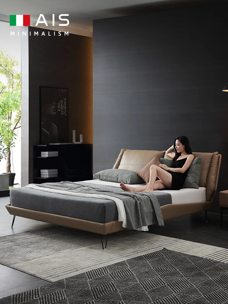 Italian light luxury bed master bedroom 2 meters 2.2 meters big bed Italy minimalist modern minimalist full leather bed
Italian light luxury bed master bedroom 2 meters 2.2 meters big bed Italy minimalist modern minimalist full leather bed
