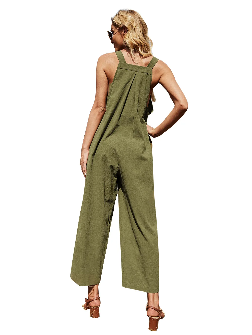 2021 summer European and American new loose stitching solid color casual workmen's sleeveless sling women's jumpsuit
2021 summer European and American new loose stitching solid color casual workmen's sleeveless sling women's jumpsuit