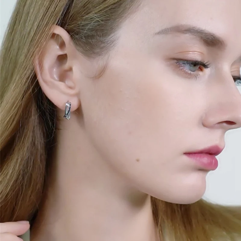 Fashion Simple Design Women Wedding Earring Silver Color Temperament Delicate Black Zircon Wedding Female Earrings
Fashion Simple Design Women Wedding Earring Silver Color Temperament Delicate Black Zircon Wedding Female Earrings