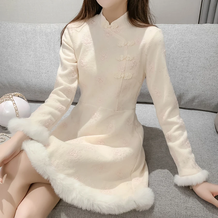 2021 new spring and winter design woolen cheongsam dress women's Chinese style embroidery flower pink short dresses
2021 new spring and winter design woolen cheongsam dress women's Chinese style embroidery flower pink short dresses