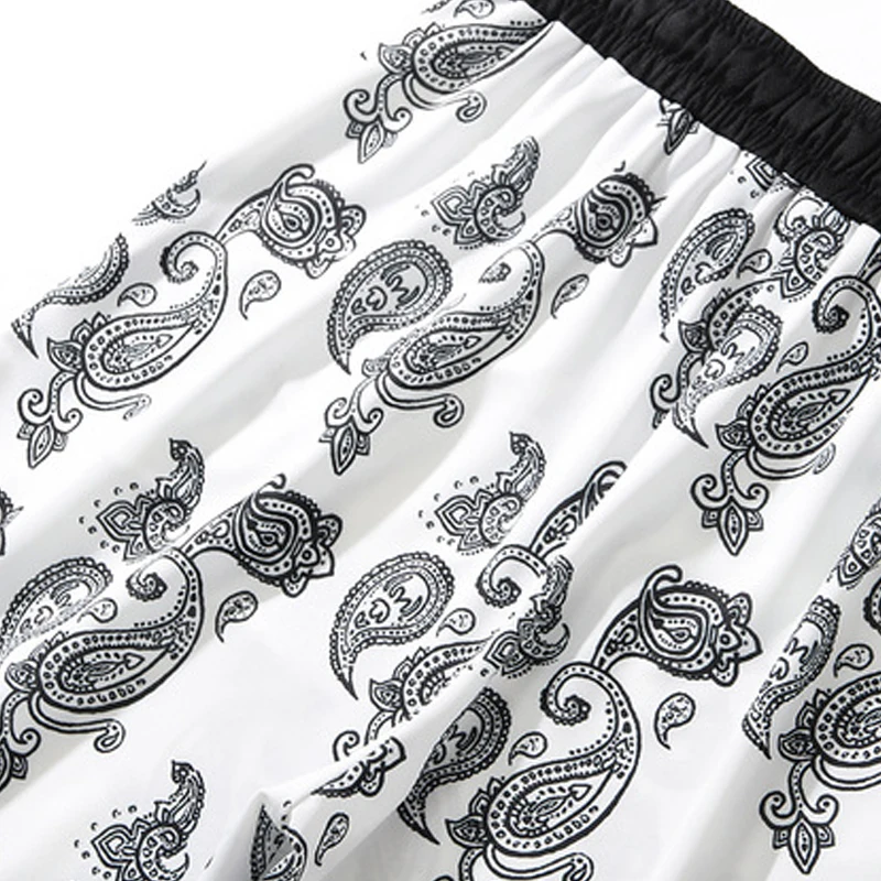 2021 Hip Hop Harajuku Shorts Streetwear Bandana Paisley Pattern Print Short Jogger Pants Men Elastic Waist Clothing WY831
2021 Hip Hop Harajuku Shorts Streetwear Bandana Paisley Pattern Print Short Jogger Pants Men Elastic Waist Clothing WY831