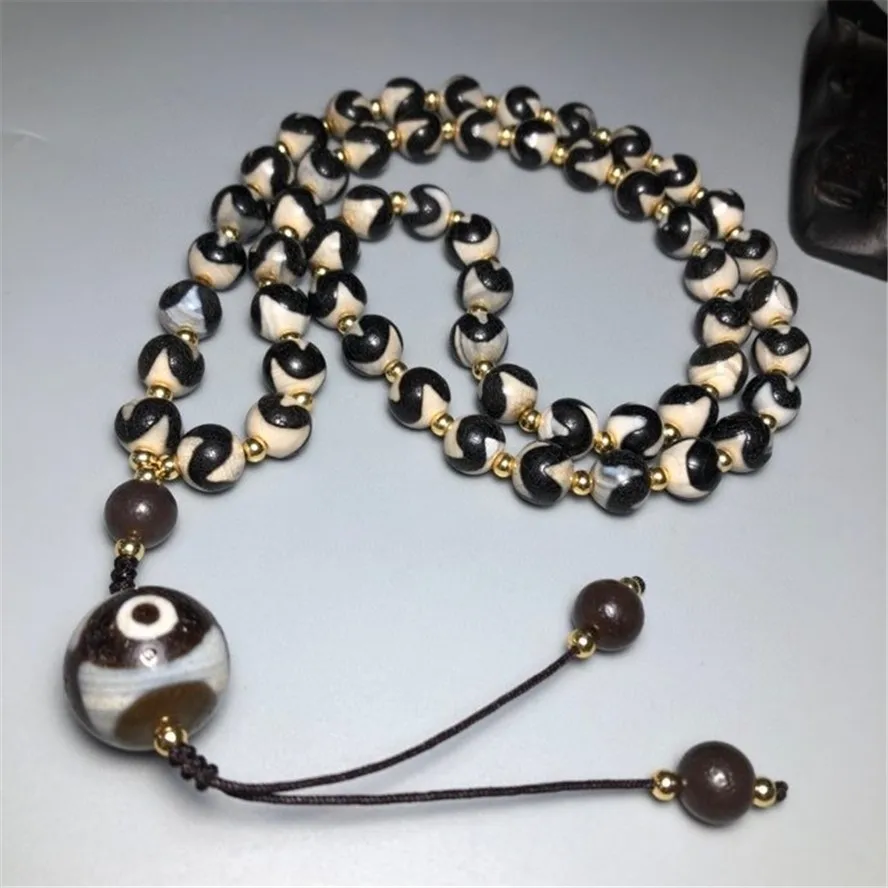 Natural ancient material tiger teeth GZi Beads high brightness patina necklace w2010 ancient times old objects Tibet China
Natural ancient material tiger teeth GZi Beads high brightness patina necklace w2010 ancient times old objects Tibet China