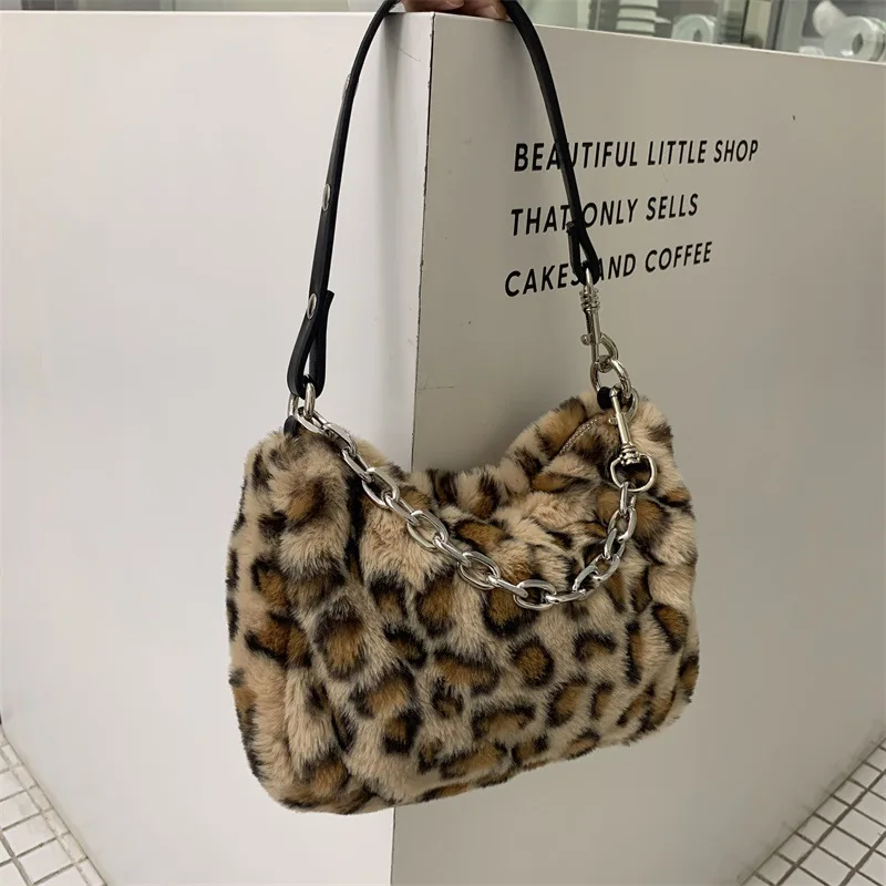 Winter Leopard Plush Women Crossbody Bag Large Capacity Female Tote Handbags Soft Casual Chain Zipper Ladies Shoulder Bags 2021
Winter Leopard Plush Women Crossbody Bag Large Capacity Female Tote Handbags Soft Casual Chain Zipper Ladies Shoulder Bags 2021