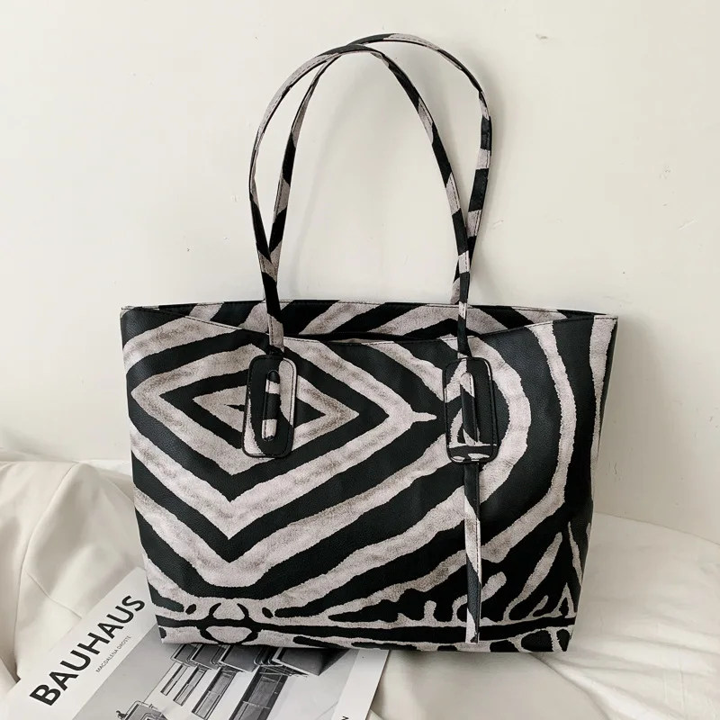 New style Women's Joker Large-capacity Shoulder Trend New Fashion Leopard-print Portable Tote Bag Hanbag
New style Women's Joker Large-capacity Shoulder Trend New Fashion Leopard-print Portable Tote Bag Hanbag