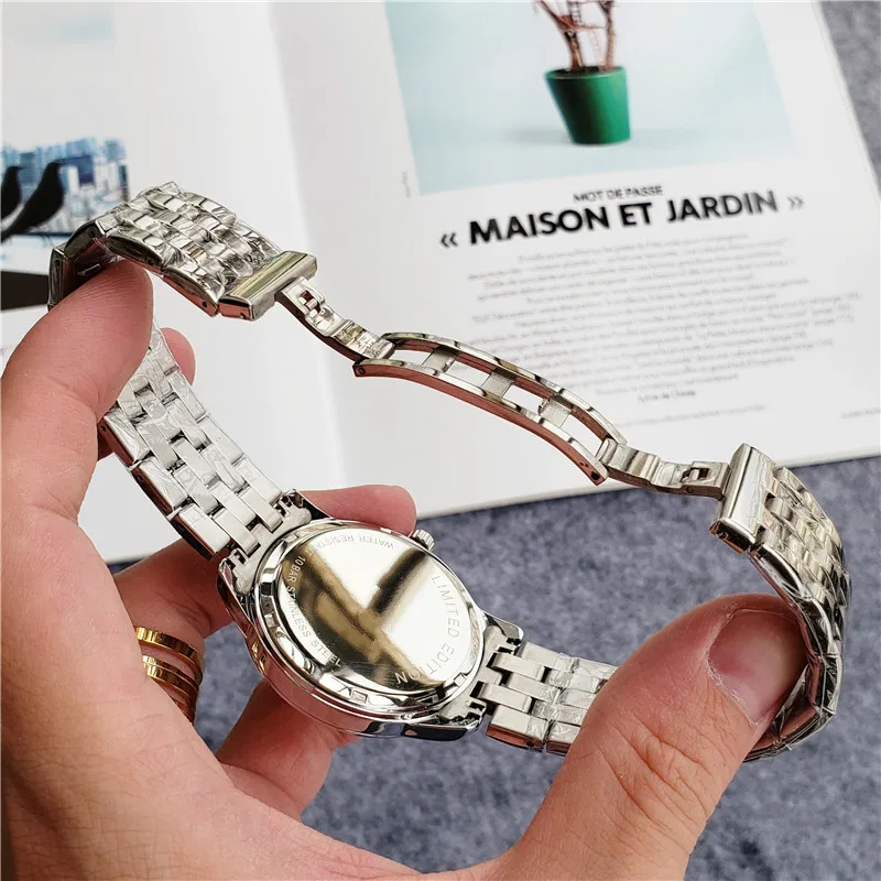Fashion Quartz Brand Mens Watch Complete Calendar Casual Waterproof Luxury Watches for Men Stainless Steel Strap Green Dial
Fashion Quartz Brand Mens Watch Complete Calendar Casual Waterproof Luxury Watches for Men Stainless Steel Strap Green Dial