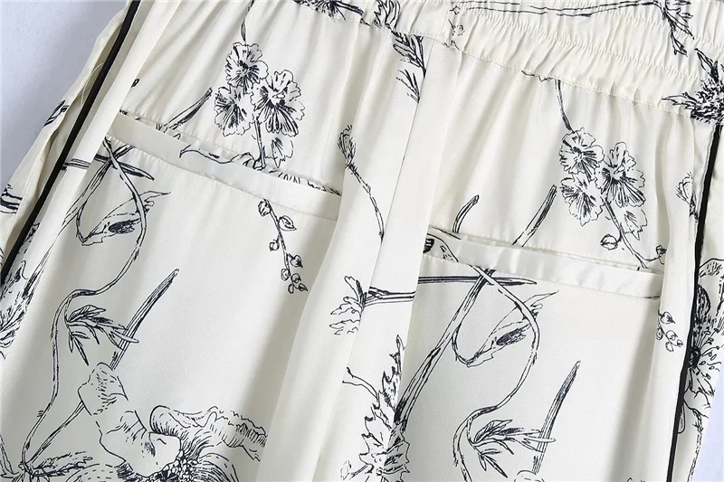 Vintage High Elastic Waist Side Pockets Female Trousers Women Chic Fashion Floral Print Wide Leg Pants
Vintage High Elastic Waist Side Pockets Female Trousers Women Chic Fashion Floral Print Wide Leg Pants