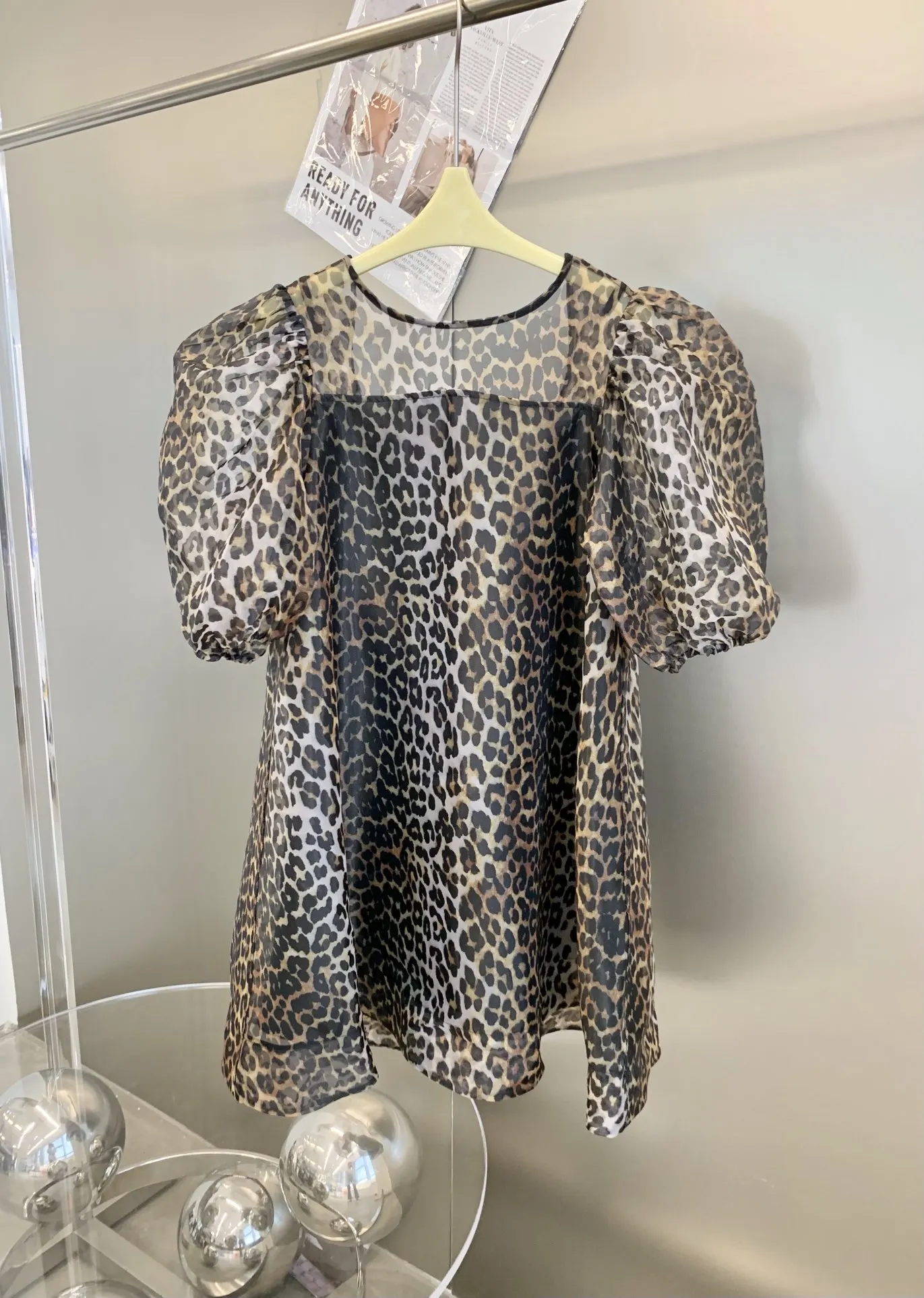 Vintage European Short Sleeve Leopard Printing Summer Sexy Backless Mini Lace Up Puff Sleeve Chic Beach High Quality Women Dress
Vintage European Short Sleeve Leopard Printing Summer Sexy Backless Mini Lace Up Puff Sleeve Chic Beach High Quality Women Dress