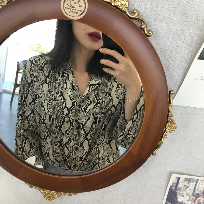 GOOHOJIO 2020 New Snakeskin Pattern Chic Shirts Womens Tops Long Sleeve Autumn Blouses Ladies Loose Boyfriend Style Shirt Women
GOOHOJIO 2020 New Snakeskin Pattern Chic Shirts Womens Tops Long Sleeve Autumn Blouses Ladies Loose Boyfriend Style Shirt Women