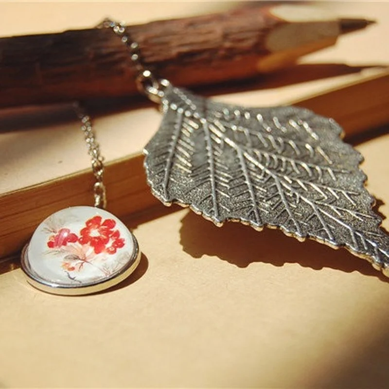 Creative Vintage Silver Leaves Metal Bookmark Cute Berry Pendant School Stationery Office Supplies Birthday Gifts
Creative Vintage Silver Leaves Metal Bookmark Cute Berry Pendant School Stationery Office Supplies Birthday Gifts