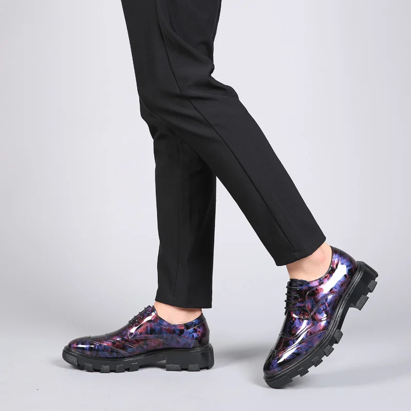Fashion Printed British Style Glitter Men's Leather Shoes Platform Men Formal Shoes Low Brogue Shoes Casual Men zapatos hombre
Fashion Printed British Style Glitter Men's Leather Shoes Platform Men Formal Shoes Low Brogue Shoes Casual Men zapatos hombre