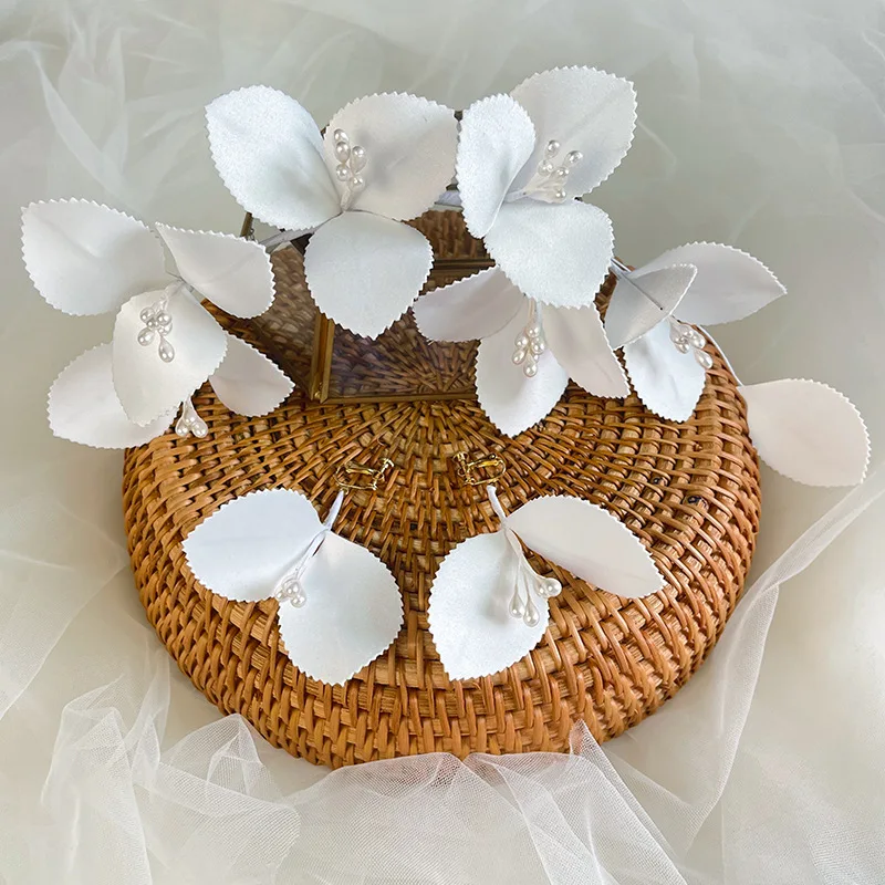 Korean bride holy white flower headband earrings super fairy headpiece earrings wedding hair accessories headdress
Korean bride holy white flower headband earrings super fairy headpiece earrings wedding hair accessories headdress