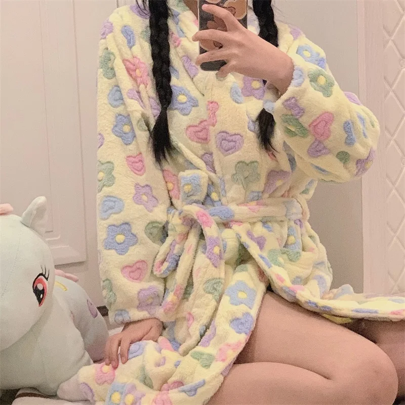Японская зимняя симпатичная ночная рубашка, платье Kawaii, коралловый флис, сохраняющий тепло, длинный рукав, свободный бандаж, бант, в форме се...
Японская зимняя симпатичная ночная рубашка, платье Kawaii, коралловый флис, сохраняющий тепло, длинный рукав, свободный бандаж, бант, в форме се...