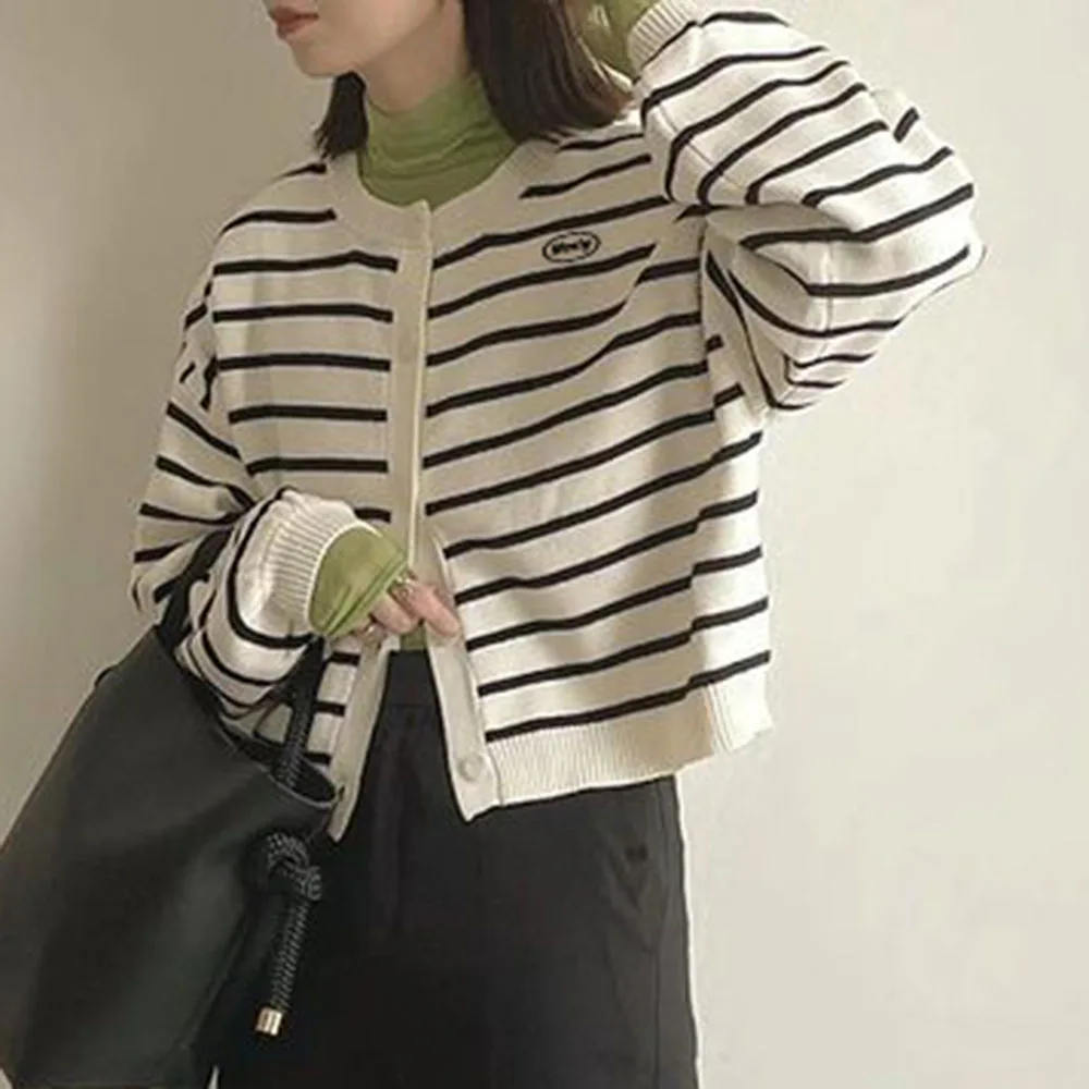Drawstring Sweater Women Autumn 2021 New Korean Stripe Single-breasted Loose Lazy Long-sleeved Sweater Top Sweet Girls Clothes
Drawstring Sweater Women Autumn 2021 New Korean Stripe Single-breasted Loose Lazy Long-sleeved Sweater Top Sweet Girls Clothes