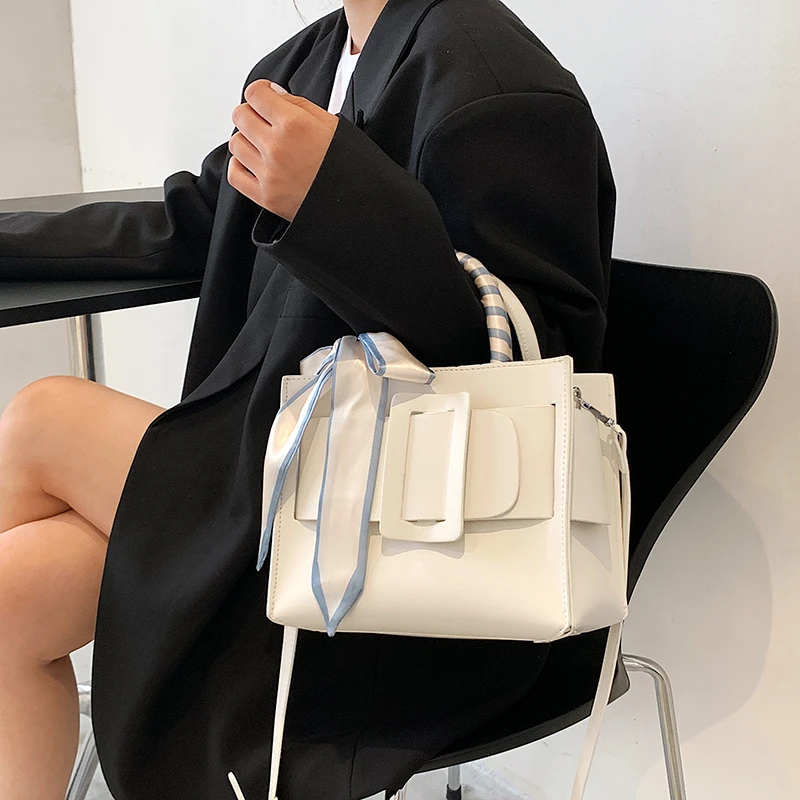 Vintage Solid Color Shoulder Bags for Women 2021 PU Leather Handbag Designer Luxury Totes Fashion Travel Bag Sac A Main 
Vintage Solid Color Shoulder Bags for Women 2021 PU Leather Handbag Designer Luxury Totes Fashion Travel Bag Sac A Main