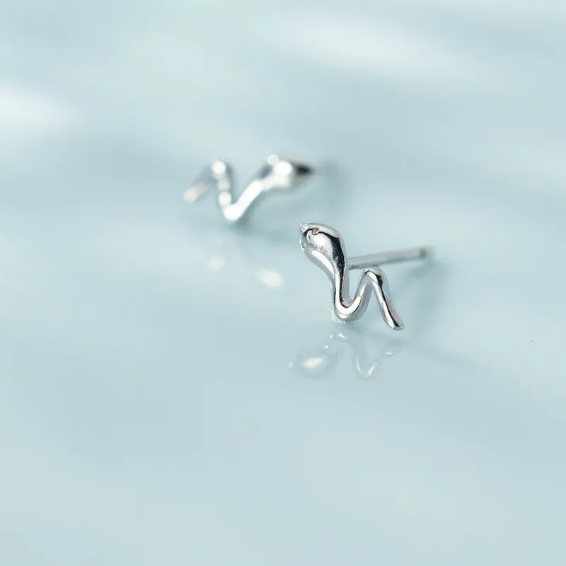 100% 925 Sterling Silver Stud Earrings Small Snake Glossy Earrings for Women Animal Simple Fashion Ear Jewelry 
100% 925 Sterling Silver Stud Earrings Small Snake Glossy Earrings for Women Animal Simple Fashion Ear Jewelry