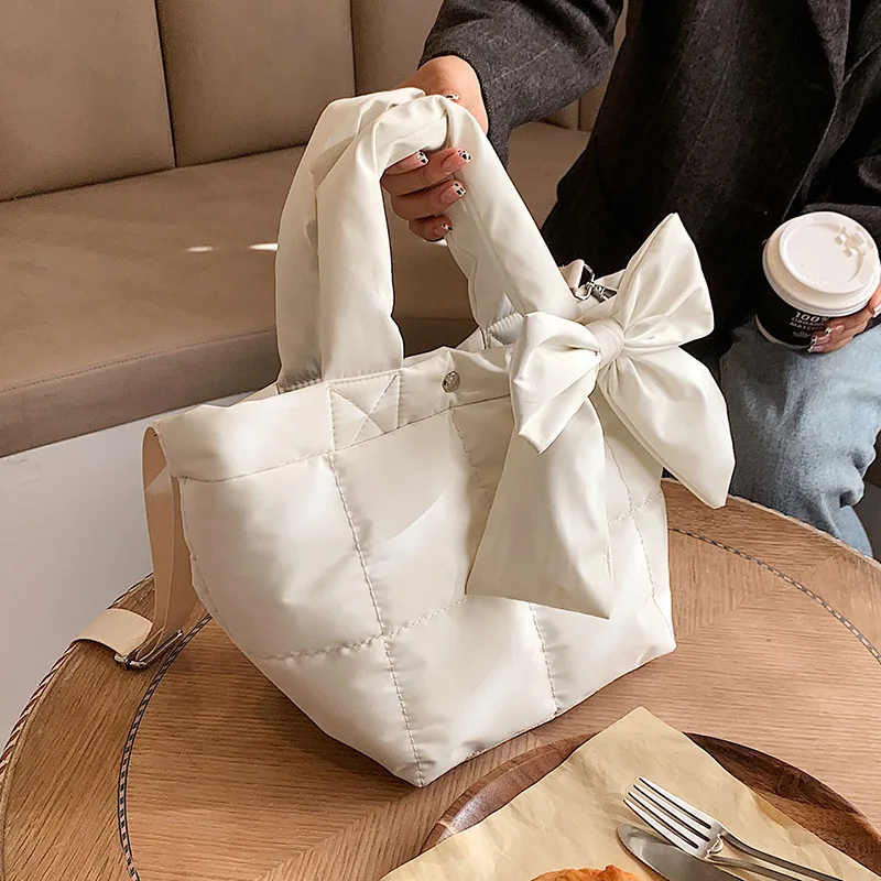 2021 Winter Designer Bow Small Tote For Women Luxury Oxford Cloth Down Cotton Shoulder Crossbody Bags Lady Handbags And Purse
2021 Winter Designer Bow Small Tote For Women Luxury Oxford Cloth Down Cotton Shoulder Crossbody Bags Lady Handbags And Purse