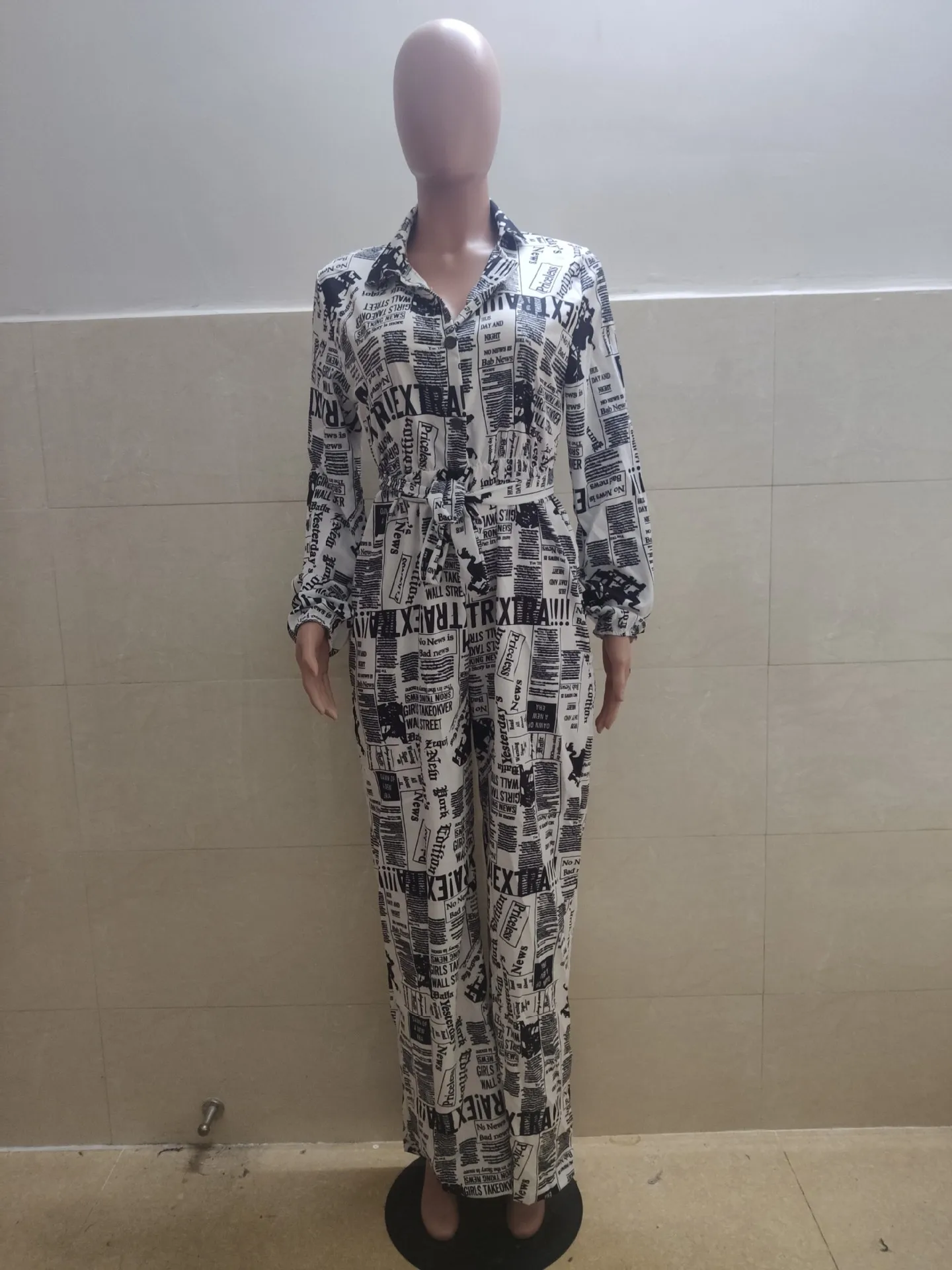 White Newspapers Printing Women Jumpsuits Stand Neck Long Sleeves Loose Elegant Lady Party Pants New Arrivals Streetwear OL
White Newspapers Printing Women Jumpsuits Stand Neck Long Sleeves Loose Elegant Lady Party Pants New Arrivals Streetwear OL