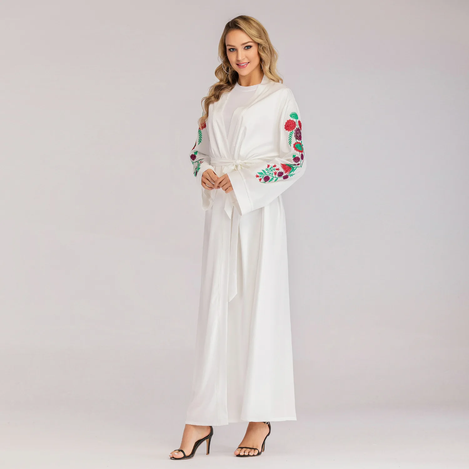 Elegant Muslim Maxi Dress Abaya Embroidery Floral Cardigan Long Robe Gowns Jubah Kimono Ramadan Eid Arab Islamic Prayer Clothing
Elegant Muslim Maxi Dress Abaya Embroidery Floral Cardigan Long Robe Gowns Jubah Kimono Ramadan Eid Arab Islamic Prayer Clothing