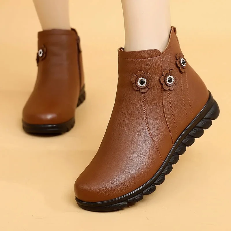 Anti-slip winter ankle genuine leather boots female moccasin warm plush shoes for women snow waterproof boots 2022 news
Anti-slip winter ankle genuine leather boots female moccasin warm plush shoes for women snow waterproof boots 2022 news