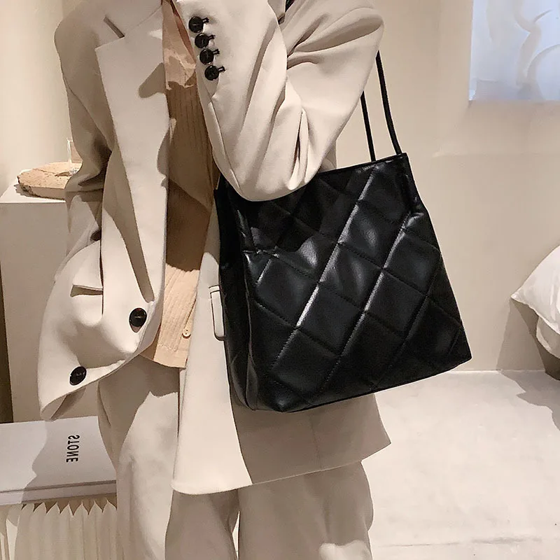 2022 New Soft Leather Big handbag Large Capacity ladies bags Fashion Commuting White women's bags 4 Colors tote bags for women
2022 New Soft Leather Big handbag Large Capacity ladies bags Fashion Commuting White women's bags 4 Colors tote bags for women