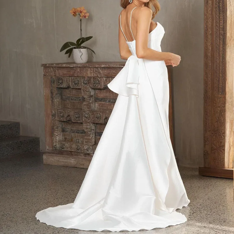Kayars Spaghetti Strap Sweetheat Neck Satin Open Back White Wedding Gown for Bride with Court Train Elegant Simple Wedding Dress
Kayars Spaghetti Strap Sweetheat Neck Satin Open Back White Wedding Gown for Bride with Court Train Elegant Simple Wedding Dress