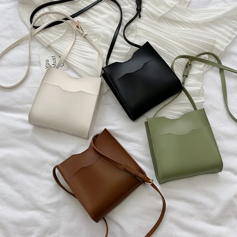 Fashion Simple Commuter Oblique Cross Bag Female Bag New Wave Fashion Trend Wild Explosion Pure Color Casual Shoulder Bag 
Fashion Simple Commuter Oblique Cross Bag Female Bag New Wave Fashion Trend Wild Explosion Pure Color Casual Shoulder Bag