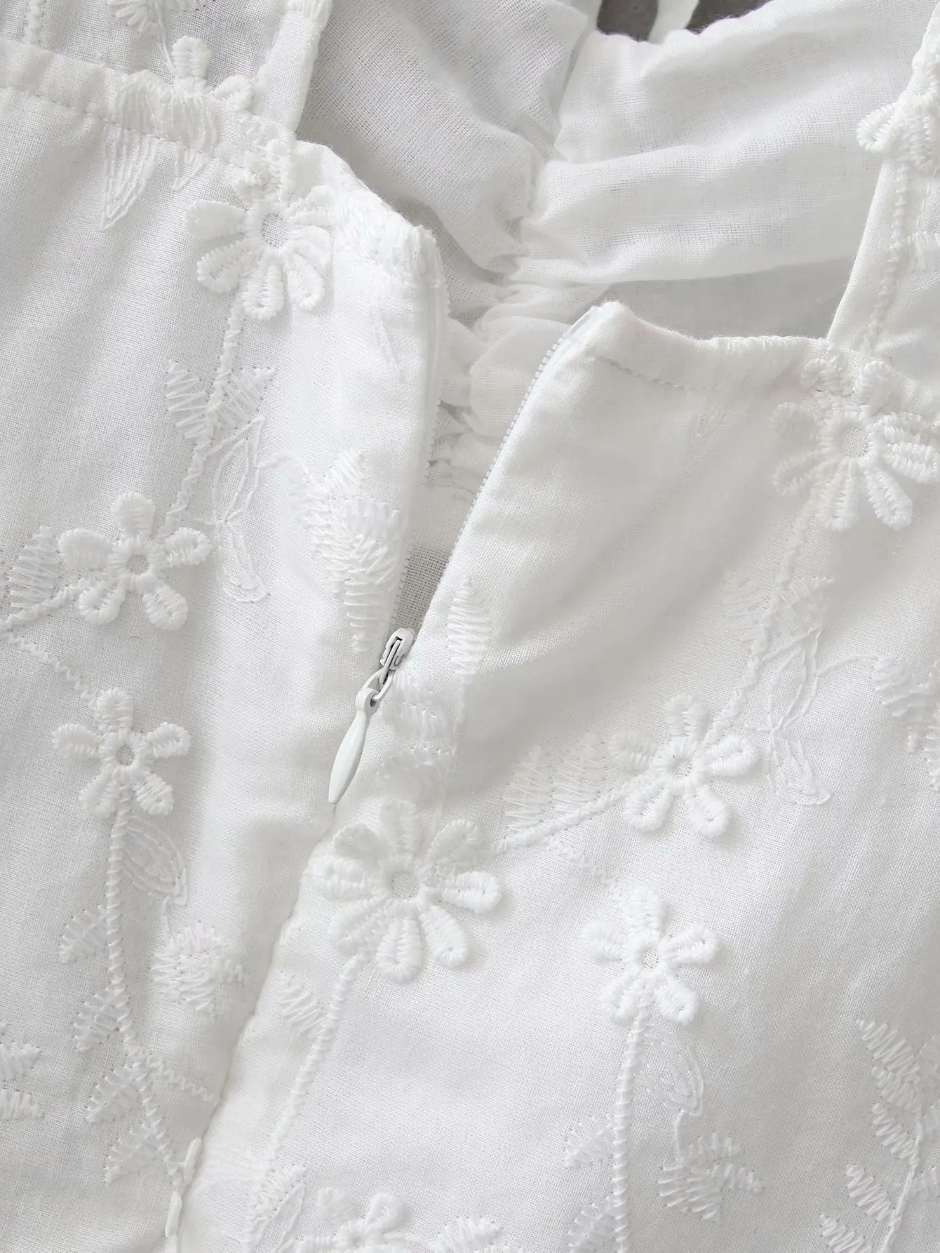 2021 New Fashion Vintage Chic Flower Embroidery Mini Dress Women Spring Sexy Backless Lantern Sleeve Dresses Female Vestido
2021 New Fashion Vintage Chic Flower Embroidery Mini Dress Women Spring Sexy Backless Lantern Sleeve Dresses Female Vestido