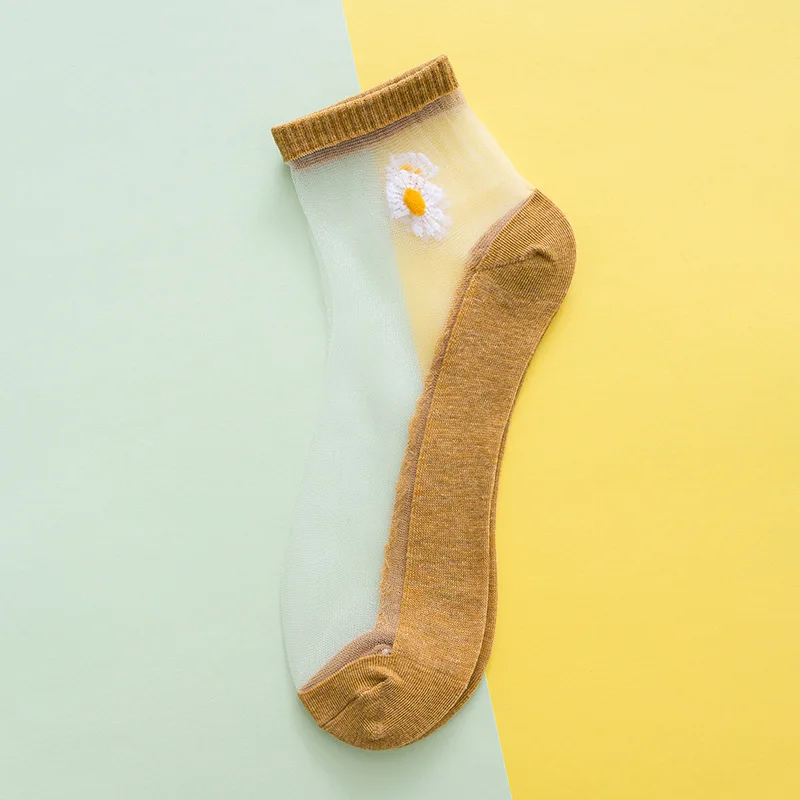 Net red socks female summer new crystal card stockings Japanese small daisy female socks card silk socks stall socks 
Net red socks female summer new crystal card stockings Japanese small daisy female socks card silk socks stall socks