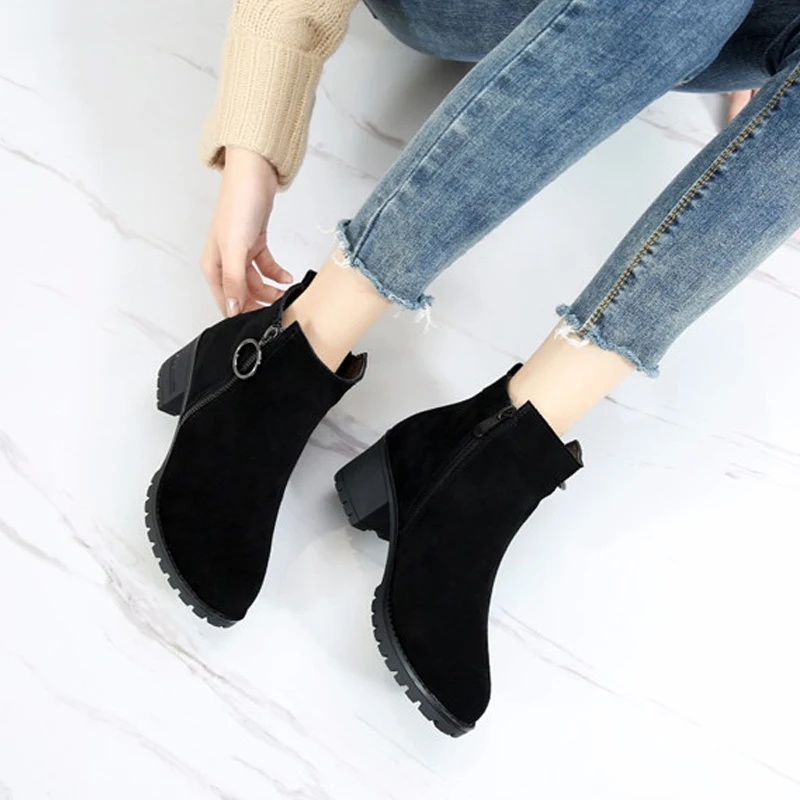 YAERNI Women Platform Ankle Boots Round Toe Cow Suede Winter Shoes Woman Genuine Leather Boots Ladies Autumn Boots E350
YAERNI Women Platform Ankle Boots Round Toe Cow Suede Winter Shoes Woman Genuine Leather Boots Ladies Autumn Boots E350
