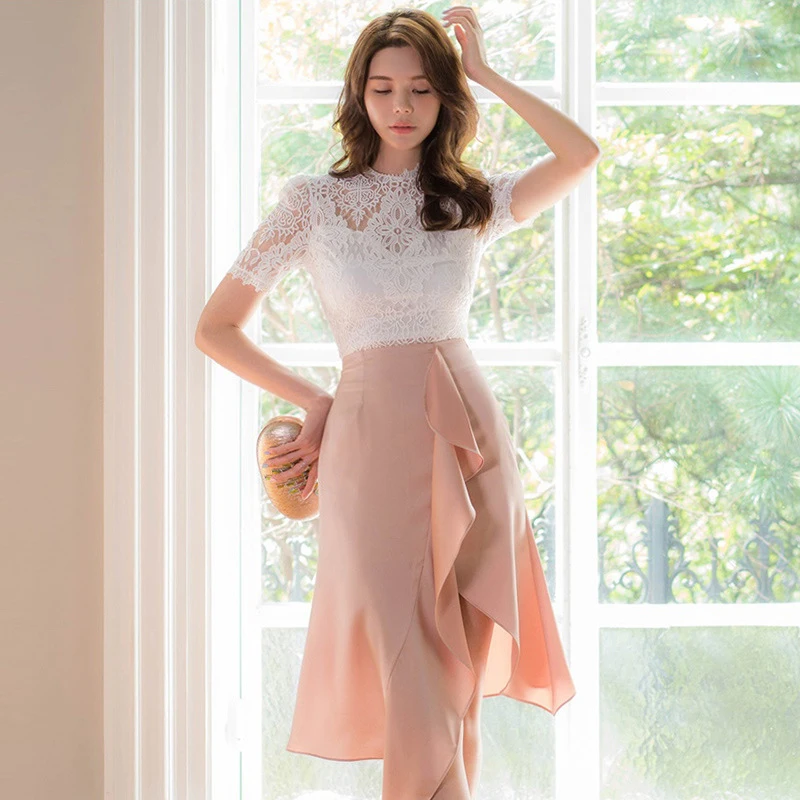 Fashion Elegant Women Summer Outfits Sexy Hollow Lace Embroidery Short Sleeve Tops Ruffle Slit Skirt Evening Runway 2 Piece Sets
Fashion Elegant Women Summer Outfits Sexy Hollow Lace Embroidery Short Sleeve Tops Ruffle Slit Skirt Evening Runway 2 Piece Sets