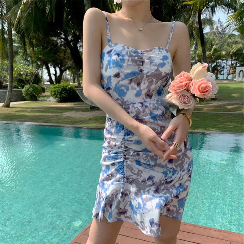 Vintage Floral Print Dress Lady Sexy Sleeveless Ruffle A-line Sling Dress Casual Polyester Oversize Ruched Women Strap Dress
Vintage Floral Print Dress Lady Sexy Sleeveless Ruffle A-line Sling Dress Casual Polyester Oversize Ruched Women Strap Dress