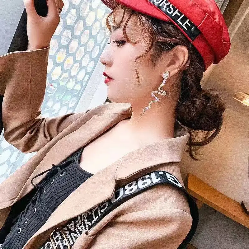 New Retro crystal Snake Earrings exquisite women's fashion earrings accessories wedding party dress Earrings accessories gift
New Retro crystal Snake Earrings exquisite women's fashion earrings accessories wedding party dress Earrings accessories gift