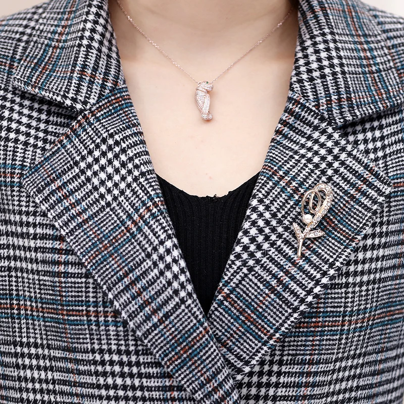 Middle-aged women's Spring Autumn Plaid Woolen Coat 2019 New Mother Long-sleeved Suit collar Jacket Plus size Female Casual Tops
Middle-aged women's Spring Autumn Plaid Woolen Coat 2019 New Mother Long-sleeved Suit collar Jacket Plus size Female Casual Tops