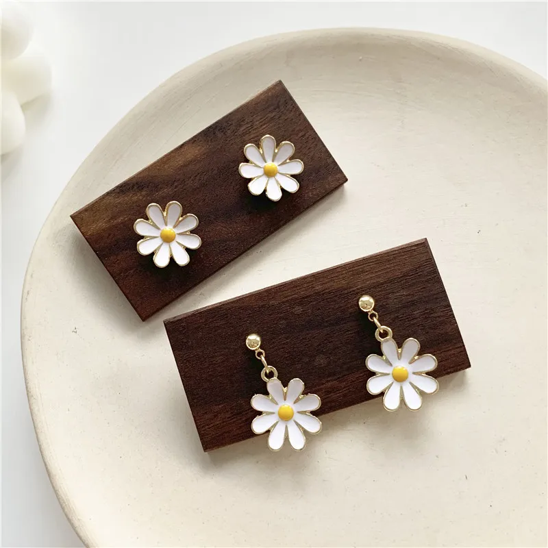 Yaologe Blooming sun flowerearrings small chrysanthemum plant cute earrings gift for women small fresh daily jewelry wholesale
Yaologe Blooming sun flowerearrings small chrysanthemum plant cute earrings gift for women small fresh daily jewelry wholesale