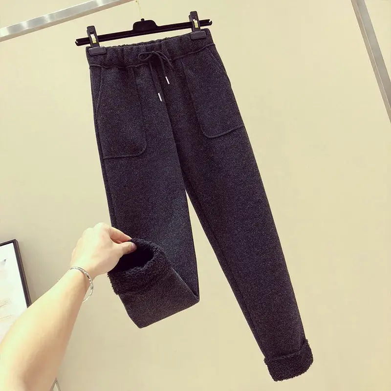 2020 wool casual pants imitation lamb cashmere high waist straight tube nine point radish pants
2020 wool casual pants imitation lamb cashmere high waist straight tube nine point radish pants