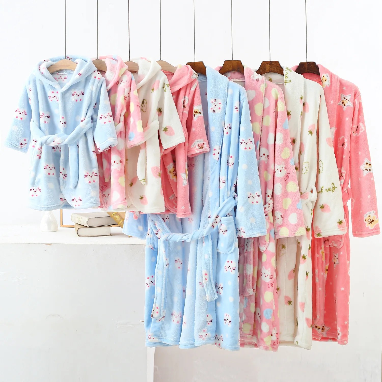 Nightwear Coral Fleece Kimono Robe Kids Sleepwear Hooded Cartoon Homewear Bathrobe Gown Intimate Lingerie Winter New Nightgown
Nightwear Coral Fleece Kimono Robe Kids Sleepwear Hooded Cartoon Homewear Bathrobe Gown Intimate Lingerie Winter New Nightgown