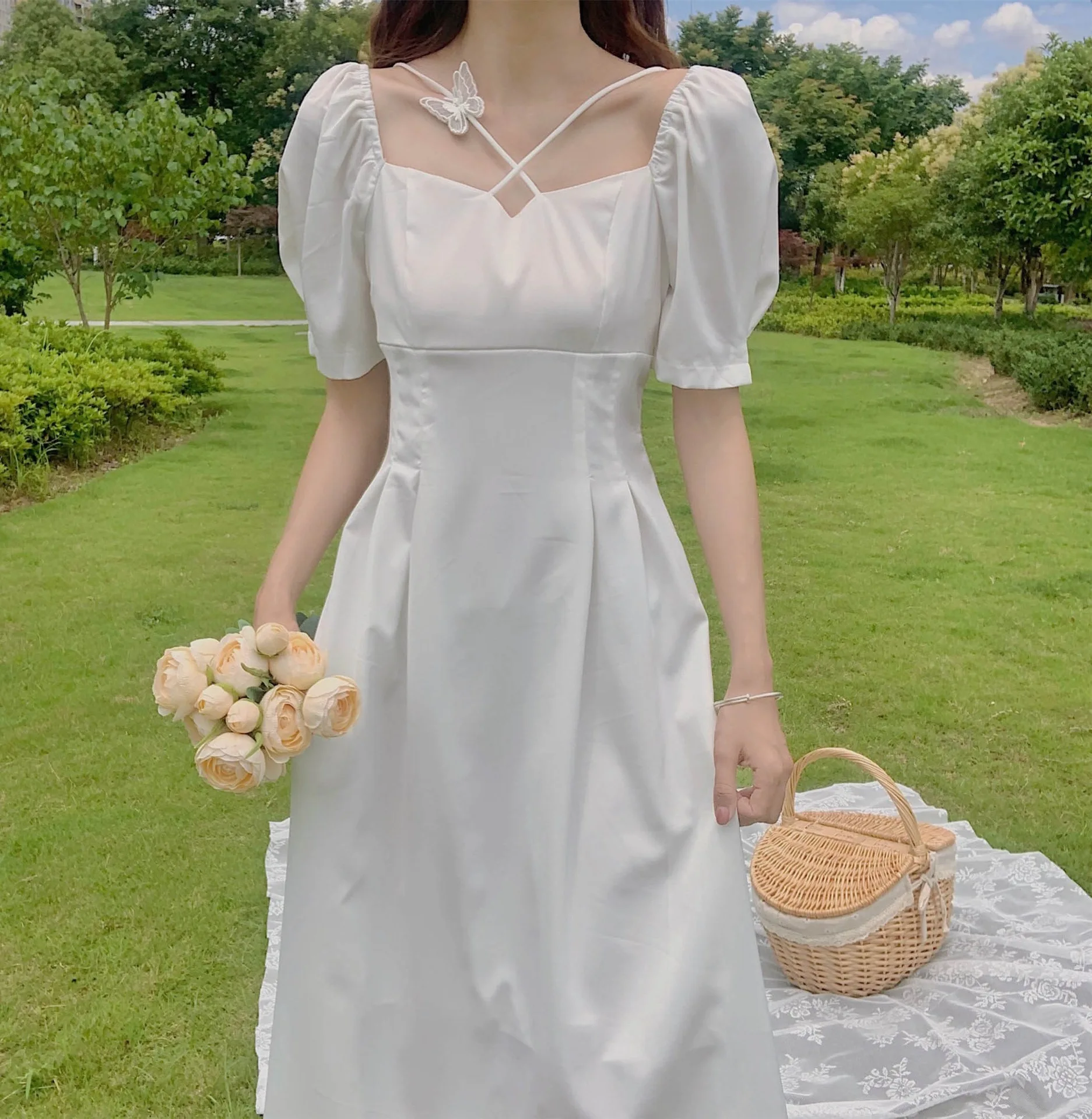 CGC 2021 New Summer Vintage French White Woman Dress Casual Short Sleeve Solid Midi Dress Elegant Sexy Female Long Skirt Slim
CGC 2021 New Summer Vintage French White Woman Dress Casual Short Sleeve Solid Midi Dress Elegant Sexy Female Long Skirt Slim