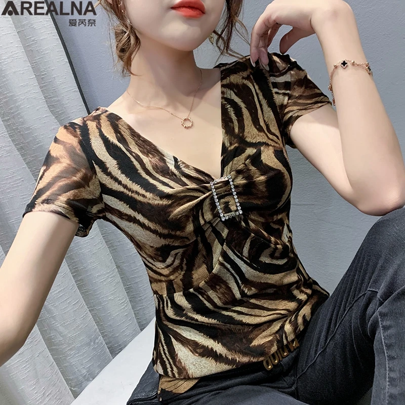 Summer T shirt Women Korean V-Neck short sleeve tee shirt femme Pleated mesh Leopard sexy Tshirt Camisetas Verano Mujer 2021
Summer T shirt Women Korean V-Neck short sleeve tee shirt femme Pleated mesh Leopard sexy Tshirt Camisetas Verano Mujer 2021
