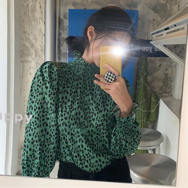 KUSAHIKI Vintage Turtleneck Leopard Blouse Spring 2021 New Puff Sleeve Women Shirt Causal Pullover Blusas Feminimos Top 6E399
KUSAHIKI Vintage Turtleneck Leopard Blouse Spring 2021 New Puff Sleeve Women Shirt Causal Pullover Blusas Feminimos Top 6E399