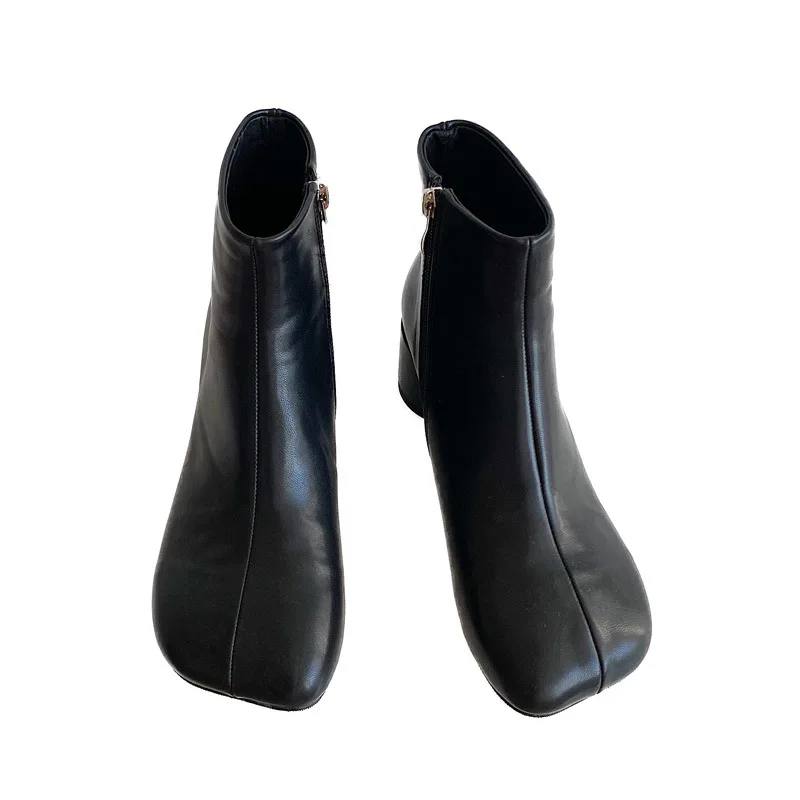 goods wholesale leather boots and female British 2020 autumn/winter thick with round head USES the Chelsea boots
goods wholesale leather boots and female British 2020 autumn/winter thick with round head USES the Chelsea boots