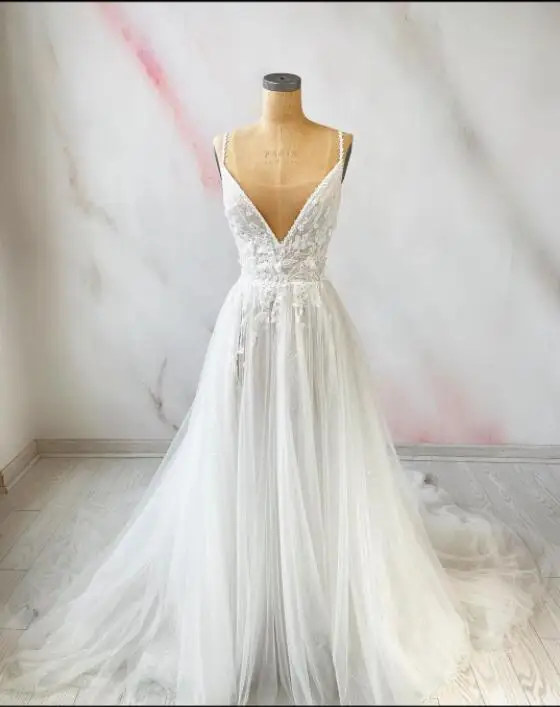 Verngo Elegant Lace Applique Tulle A Line Wedding Dresses Spaghetti Straps V Neck Puff Long Sleeves Backless Bridal Gown
Verngo Elegant Lace Applique Tulle A Line Wedding Dresses Spaghetti Straps V Neck Puff Long Sleeves Backless Bridal Gown
