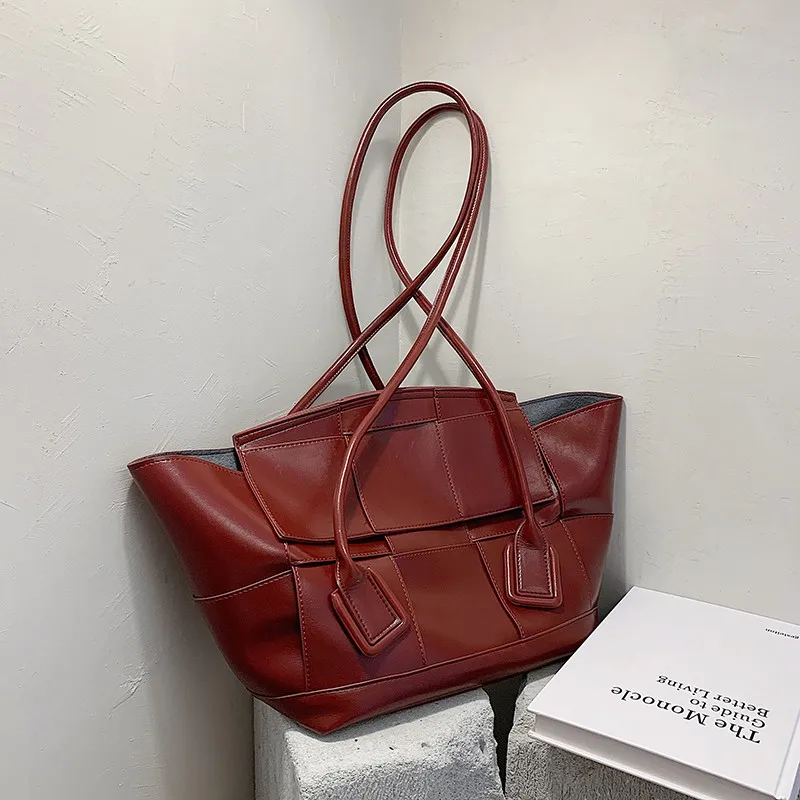 Women's shoulder Bags fashion texture patchwork wing bag Autumn/winter PU leather Tote Bags For women Large capacity
Women's shoulder Bags fashion texture patchwork wing bag Autumn/winter PU leather Tote Bags For women Large capacity