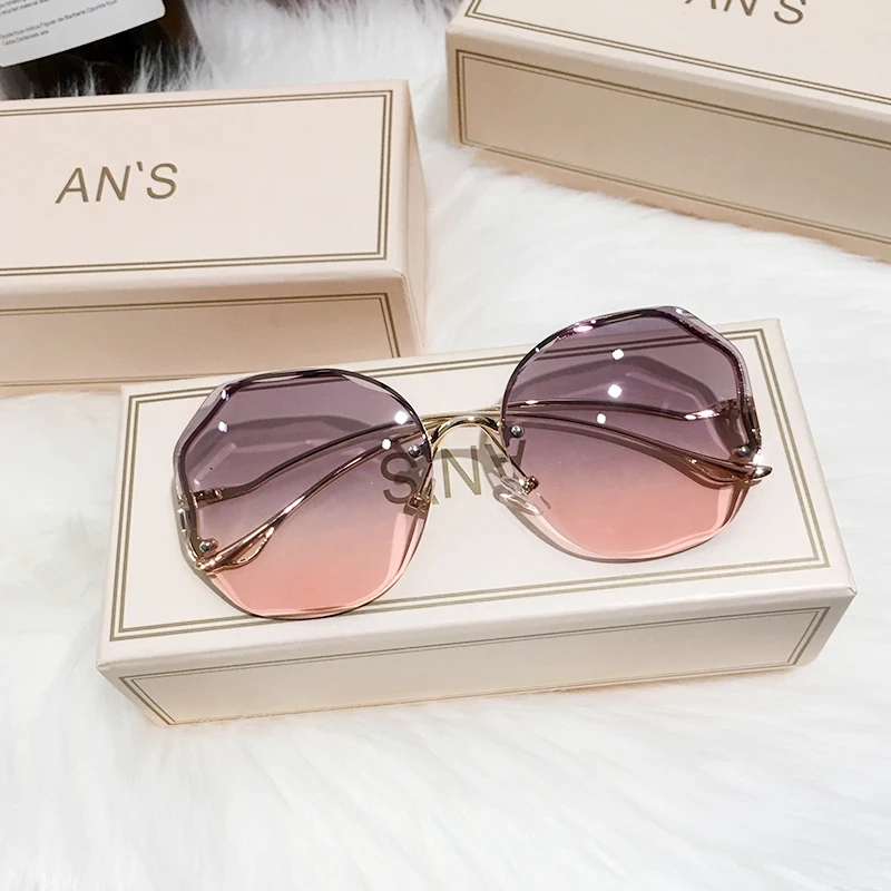 

2021 New Fashion Tea Gradient Sunglasses Women Ocean Water Cut Trimmed Lens Metal Curved Temples Gafas De Sol Mujer Female UV400