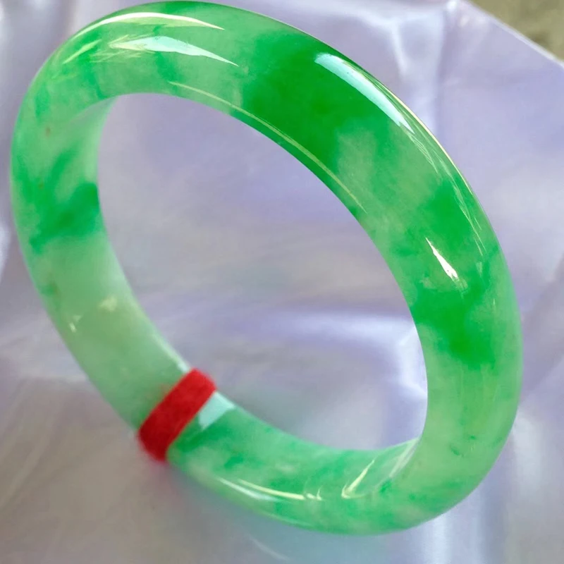 Gift Certificate Natural Myanmar Emerald Green 54-62mm Bracelet Elegant Princess Bracelet Best Gift
Gift Certificate Natural Myanmar Emerald Green 54-62mm Bracelet Elegant Princess Bracelet Best Gift