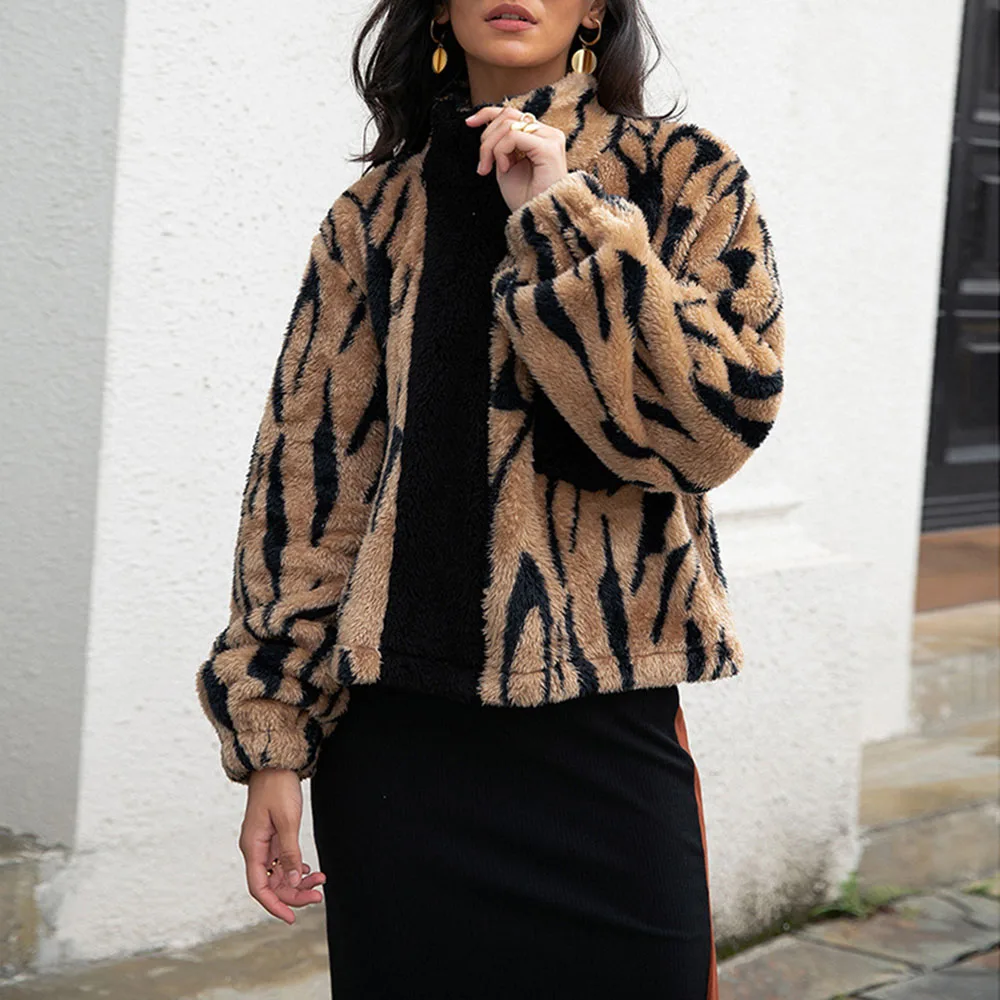 2021 Autumn Winter New Jacket Western Style Womens Animal Pattern Plush Thicken Warm Zipper Long Sleeve Stand Collar Cardigan
2021 Autumn Winter New Jacket Western Style Womens Animal Pattern Plush Thicken Warm Zipper Long Sleeve Stand Collar Cardigan
